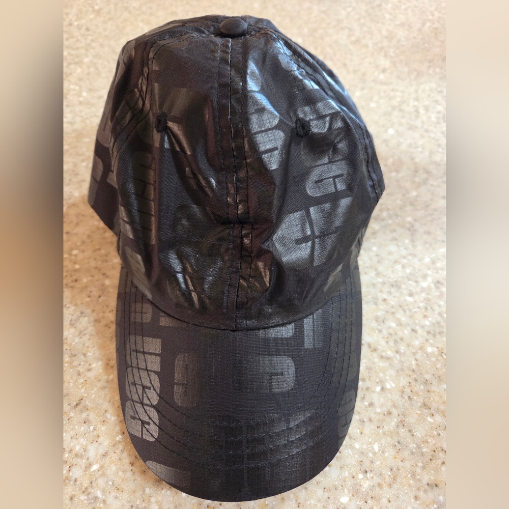 Ugg Black Cap With Subtle Pattern - image 1